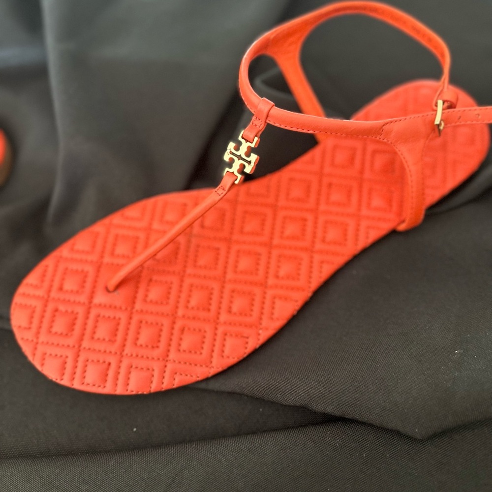 NWOT: Tory Burch Marion Quilted T strap sandals - size 8 - Orange